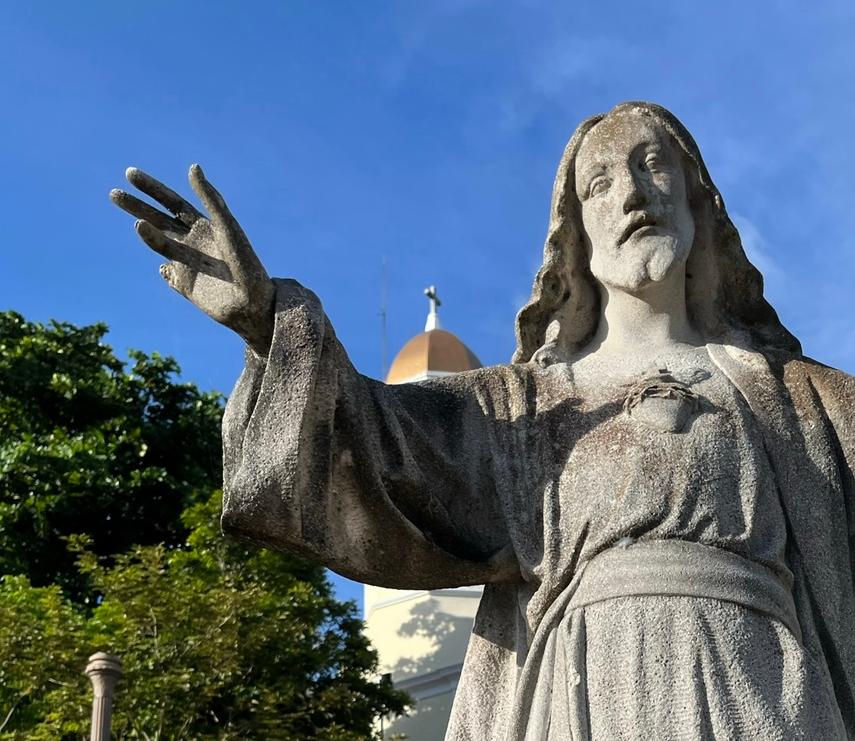 Renovando la Fe a través del Arte: El Proyecto de Limpieza y Restauración de la Estatua del Cristo