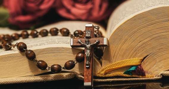Octubre: Mes de las Misiones y del Santo Rosario